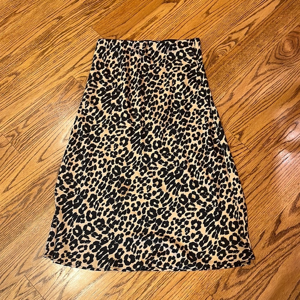 She + Sky Woman’s Leopard Midi Skirt Size L